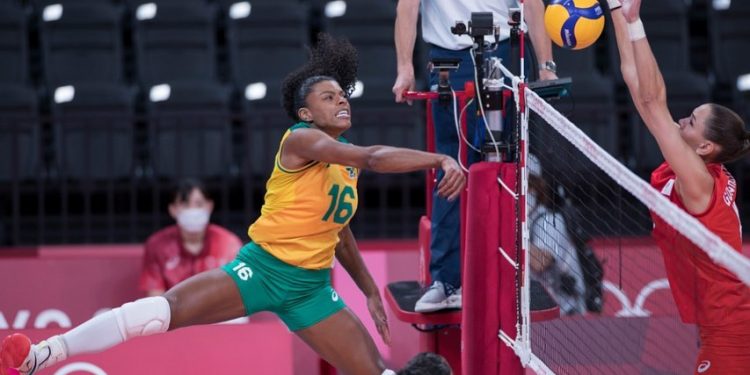 Vôlei feminino passa pelas russas e encara Coreia do Sul na semi