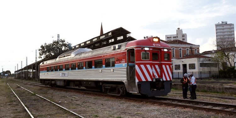Fabricada em 1962, Litorina visita a Estação Cultura