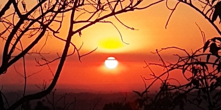 Vista do pôr do sol no Pico das Cabras, em Joaquim Egídio: emocionante - Fotos: Arquivo Pessoal