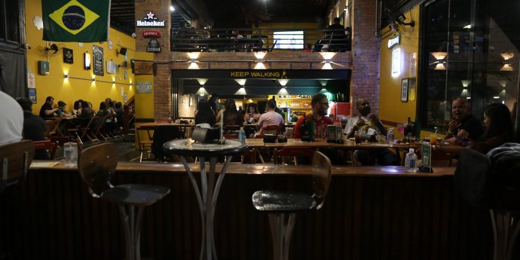 Bar no Cambuí: bairro é um dos que concentram o maior número de bares e restaurantes de Campinas - Foto: Leandro Ferreira/Hora Campinas