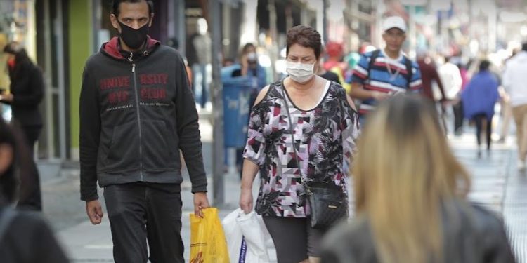 População brasileira chega a 213,3 milhões de pessoas