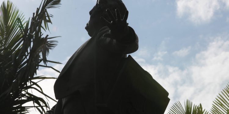Estátua do maestro em seu monumento-túmulo no Centro de Campinas: personagem icônico Foto: Leandro Ferreira/Hora Campinas