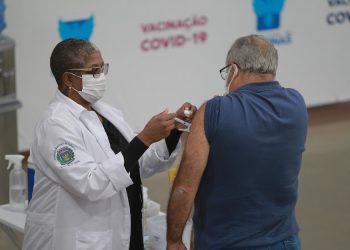 A vacinação contra a Covid, em ordem decrescente deidade, reflete no perfil dos óbitos. Foto: Leandro Ferreira/Hora Campinas