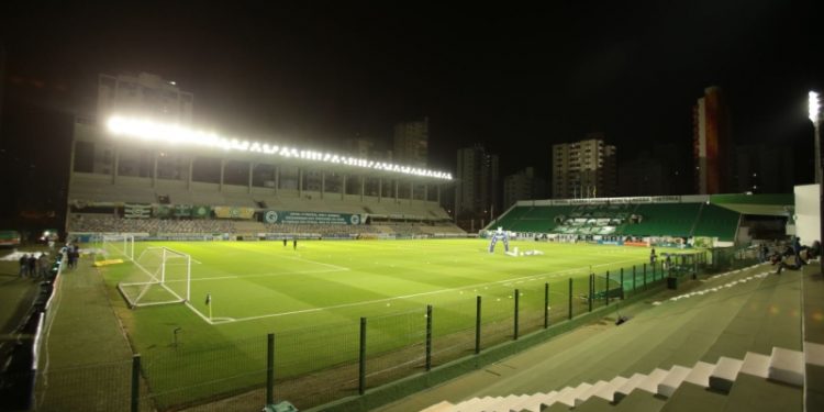 Goiás recebe o Guarani nesta sexta-feira, às 19h, no estádio da Serrinha, em Goiânia. Foto: Divulgação/Goiás EC