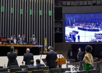Durante a votação, o destaque que retirava o distritão do texto foi aprovado pelos parlamentares por 423 a favor, 35 contra e 4 abstenções - Foto: Pablo Valadares/Câmara dos Deputados