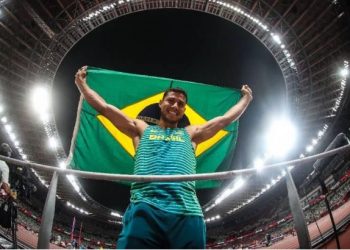 Thiago Braz ganha o bronze e se consagra como um dos campeões olímpicos brasileiros no atletismo - Foto: Gaspar Nobrega/COB