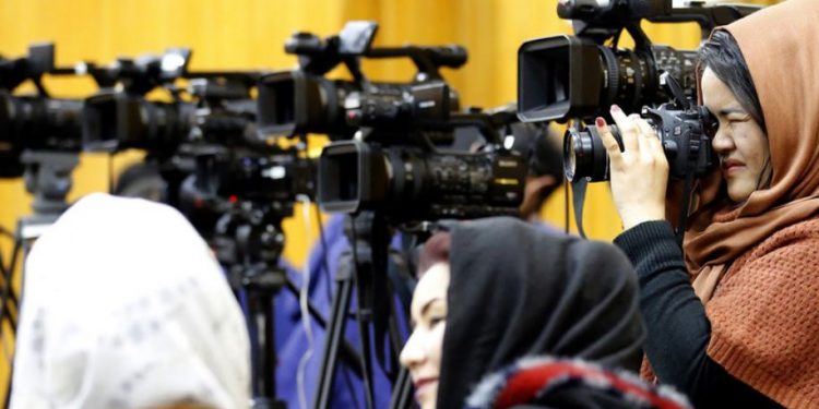 Jornalistas em Cabul em evento sobre liberdade de expressão ocorrido em 2019 - Foto: UNAMA/ Fardin Waezi