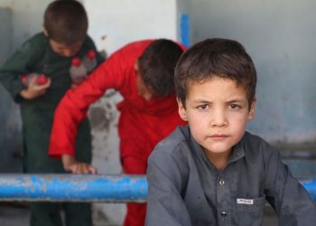 Mais de 400 famílias se abrigaram em uma escola no sul de Cabul, no Afeganistão: representante do Unicef deixou claro que a agência vai continuar no país - Unicef/Afeganistão
