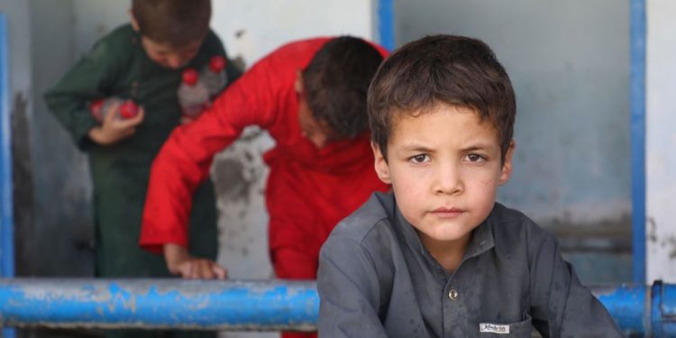 Mais de 400 famílias se abrigaram em uma escola no sul de Cabul, no Afeganistão: representante do Unicef deixou claro que a agência vai continuar no país - Unicef/Afeganistão