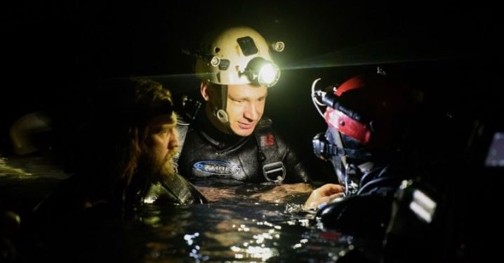O mergulhador irlandês especialista em cavernas, Jim Warny, é chamado para ajudar no resgate Fotos: Divulgação