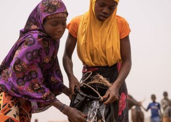 No Níger, a coleta de água pode levar até quatro horas por dia - Foto: Unicef /Juan Haro