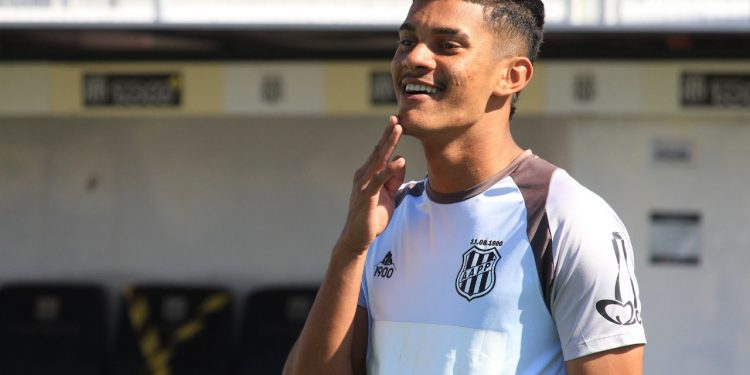 O zagueiro Thiago Lopes ganhará terceira oportunidade consecutiva entre os titulares - Foto: Diego Almeida/Ponte Press