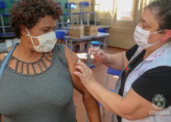 Prefeitura de Vinhedo abre na tarde desta sexta-feira o agendamento para vacinação das pessoas com idade entre 18 e 24 anos - Foto: Divulgação