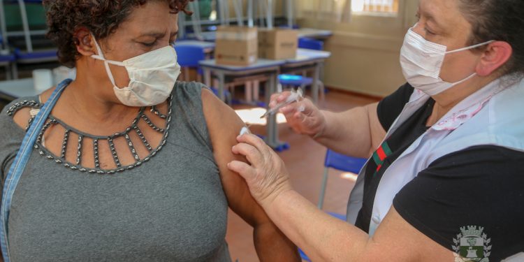 Prefeitura de Vinhedo abre na tarde desta sexta-feira o agendamento para vacinação das pessoas com idade entre 18 e 24 anos - Foto: Divulgação