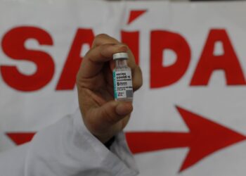 Mortes de vacinados são raras; médicos condenam fake news