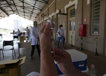 Os jovens até 17 anos receberão a vacina fabricada pela Pfizer. Foto: Leandro Ferreira/Hora Campinas