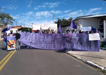Coletivos de mulheres realizaram manifestação na manhã deste sábado, em Campinas. Fotos: Ivone Gosse