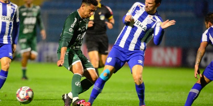 Guarani tem três desfalques por suspensão para confronto com o Goiás