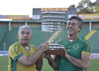 Bozó (esq.) e Renato (dir.) foram protagonistas na campanha do título brasileiro de 1978, quando o Guarani alcançou o recorde histórico de 11 vitórias consecutivas na competição. Foto: Divulgação