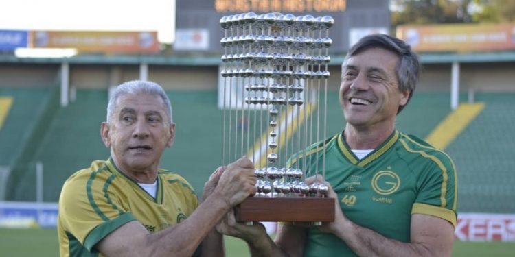Bozó (esq.) e Renato (dir.) foram protagonistas na campanha do título brasileiro de 1978, quando o Guarani alcançou o recorde histórico de 11 vitórias consecutivas na competição. Foto: Divulgação