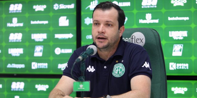 Daniel Paulista critica arbitragem e elogia primeiro turno do Guarani na Série B