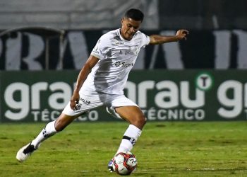 Thiago Lopes, de 19 anos, foi titular nas últimas três partidas da Ponte Preta. Foto: Ponte Press/Álvaro Jr.