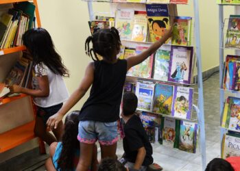 PEC isenta prefeitos que não aplicaram mínimo em Educação