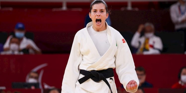 Alana Maldonado vibra com a sua vitória nos Jogos de Tóquio/Mikihito Matsui/CPB