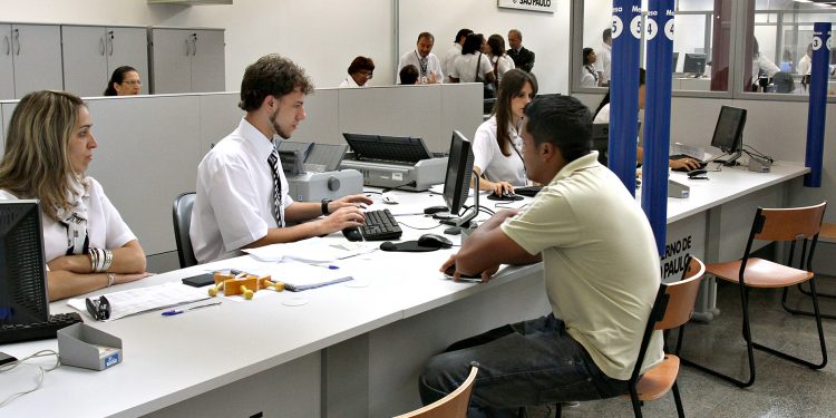 Poupatempo  amplia serviços digitais: referência para quem precisa resolver pendências com documentos - Foto: Divulgação
