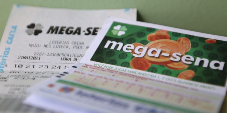 . O valor de uma aposta simples na Mega é de R$ 4,50. Foto: Tânia Rêgo/Agência Brasil