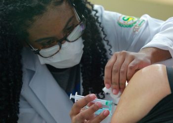 Duas pessoas em Jundiaí, a 45 km de Campinas, foram à Justiça pelo direito de escolherem vacina. Foto: Leandro Ferreira / Hora Campinas