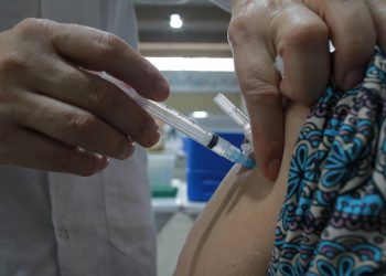 Secreyaria de Saude diz que já foram aplicadas 800.296 vacinas de primeira dose. Foto; Leandro Ferreira / Hora Campinas
