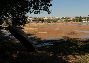 Reservatório com nível baixo em Valinhos: racionamento. próximo Foto: Leandro Ferreira/Hora Campinas