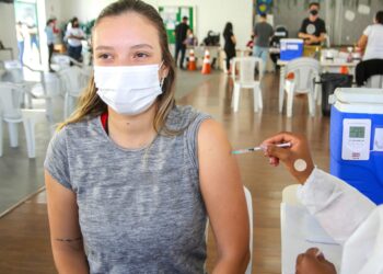 Às 16h, Vinhedo abre agenda da vacina para 15 a 17 anos sem comorbidades