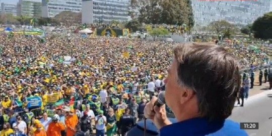 Bolsonaro ataca o Judiciário, mas sem citar nomes
