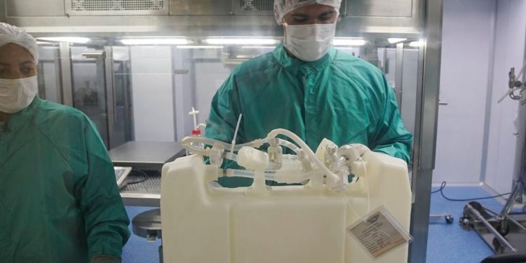 o Instituto de Tecnologia em Imunobiológicos (Bio-Manguinhos/Fiocruz) dispõe de insumo suficiente para a fabricação de 21 milhões de doses. Foto: Bio-Manguinhos/Fiocruz