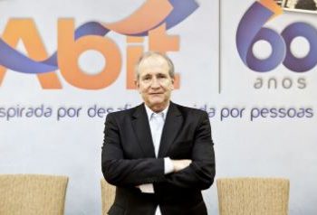 Artigo: Um país para brasileiros e cidadãos do mundo – por Fernando Valente Pimentel