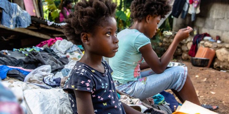 Família haitiana que perdeu tudo no terremoto: tragédia humanitária -Foto: Unicef/Georges Harry Rouzier
