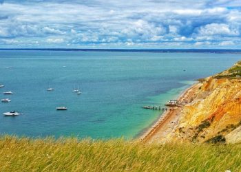 Ilha de Wight no Reino Unido, onde pesquisadores dizem ter encontrado duas novas espécies de dinossauros - Foto: Pixabay