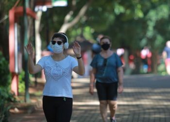 Prática de exercício físico no Parque Taquaral, em Campinas: médicos alertam para necessidade de hábitos saudáveis - Foto: Leandro Ferreira/Hora Campinas