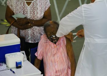 Pessoas com mais de 90 anos serão as primeiras a receber a terceira dose. Foto: Leandro Ferreira/Hora Campinas