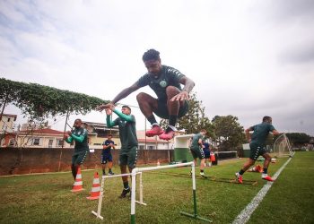 Elenco bugrino trabalhou no centro de treinamentos nesta sexta-feira (10). Fotos: Thomaz Marostegan/Guarani FC