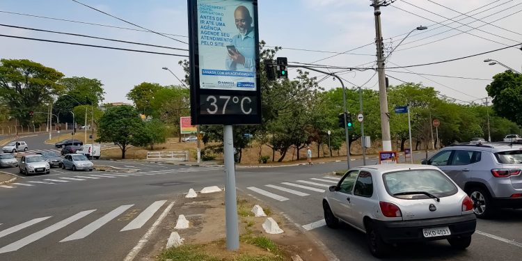 Para piorar a sensação de calor, a umidade do ar atingiu estado de emergência em Campinas. Foto: Leandro Ferreira/Hora Campinas