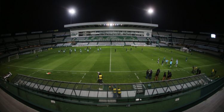 Coritiba e Guarani entram em campo neste sábado (25), às 21h, no estádio Couto Pereira. Foto: Divulgação