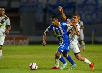 Com gol sofrido nos acréscimos, Ponte provou do próprio veneno em Maceió