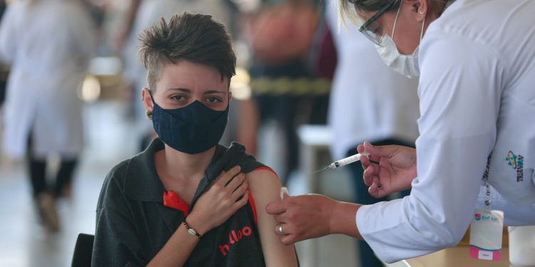 Os adolescentes até 17 anos serão imunizados com a vacina da Pfizer, única aprovada pela Anvisa para a faixa etária. 
Foto: Leandro Ferreira / Hora Campinas