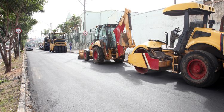 Obras de drenagem e asfalto vão ocorrer em 13 bairros de quatro regiões da cidade, segundo a Prefeitura. Foto: Divulgação