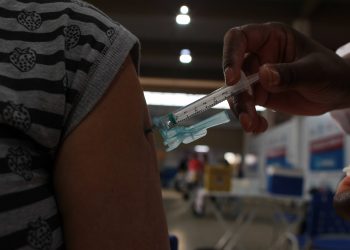 A secretaria de saúde informa que aplicou até agora um total de 1.615.600 doses de vacina contra a Covid-19.  Foto: Leandro Ferreira / Hora Campinas