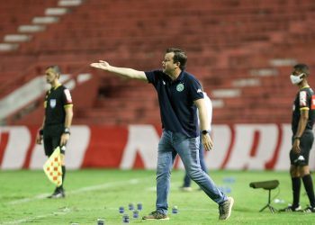 O técnico do Guarani, Daniel Paulista: lamenta chances perdidas. Foto: Thomaz Marostegan/Guarani FC