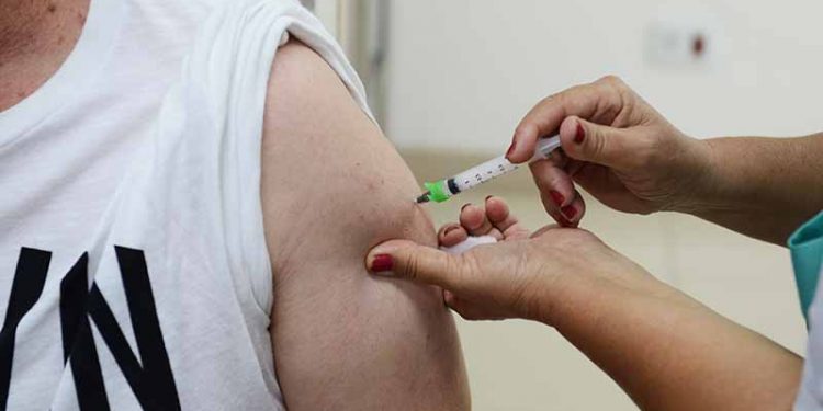 Dia D vacina quase 11 mil pessoas em três horas de ação